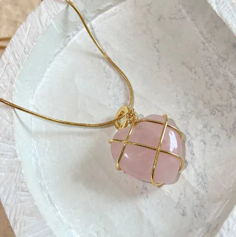 Collar con colgante de corazón de princesa de dibujos animados