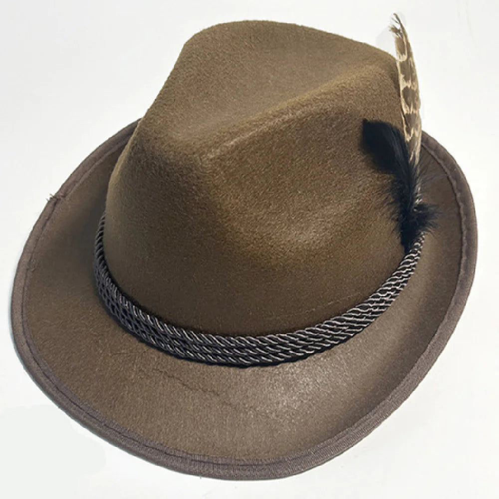 Sombreros alpinos con plumas