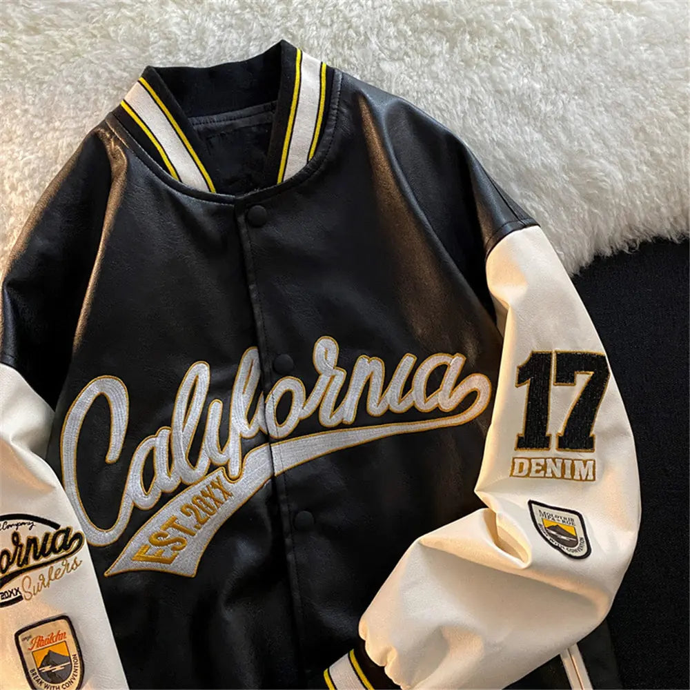 Chaquetas de inspiración vintage con bordados de letras clásicas
