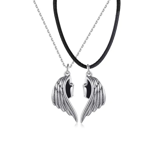 Collar de amantes con par de alas