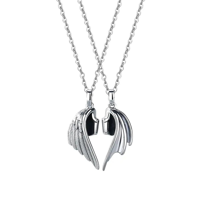 Collar de amantes con par de alas