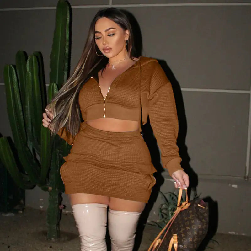Conseguir el conjunto de falda con capucha y textura THIQUE