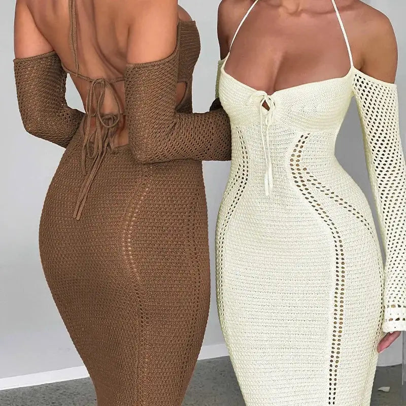 Vestido de punto con cuello halter y hombros descubiertos