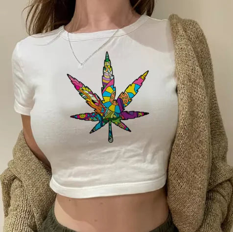 Camiseta corta con estampado de marihuana