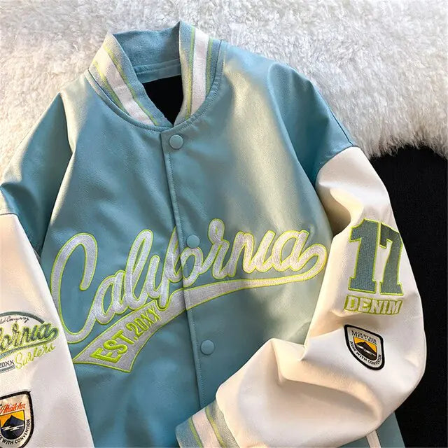 Chaquetas de inspiración vintage con bordados de letras clásicas