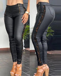Pantalones pitillo de cuero con encaje de crochet