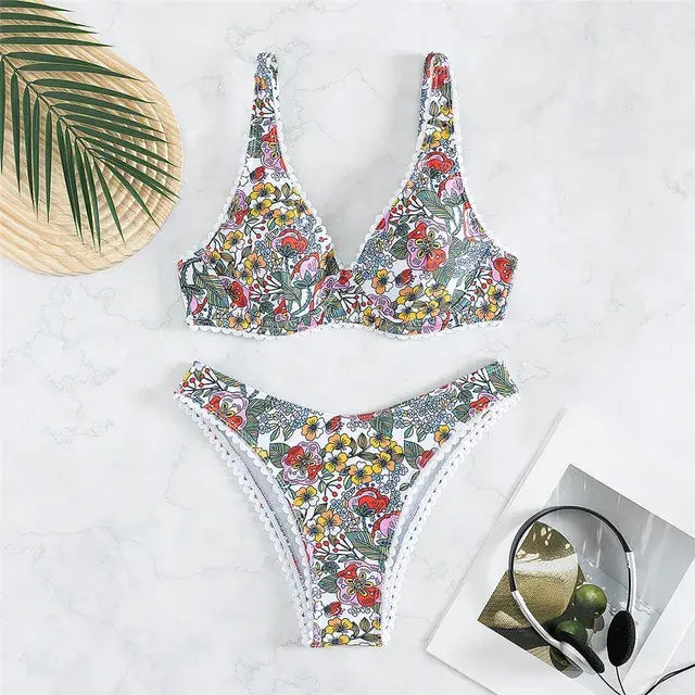 Traje de baño de playa con nudo en la espalda