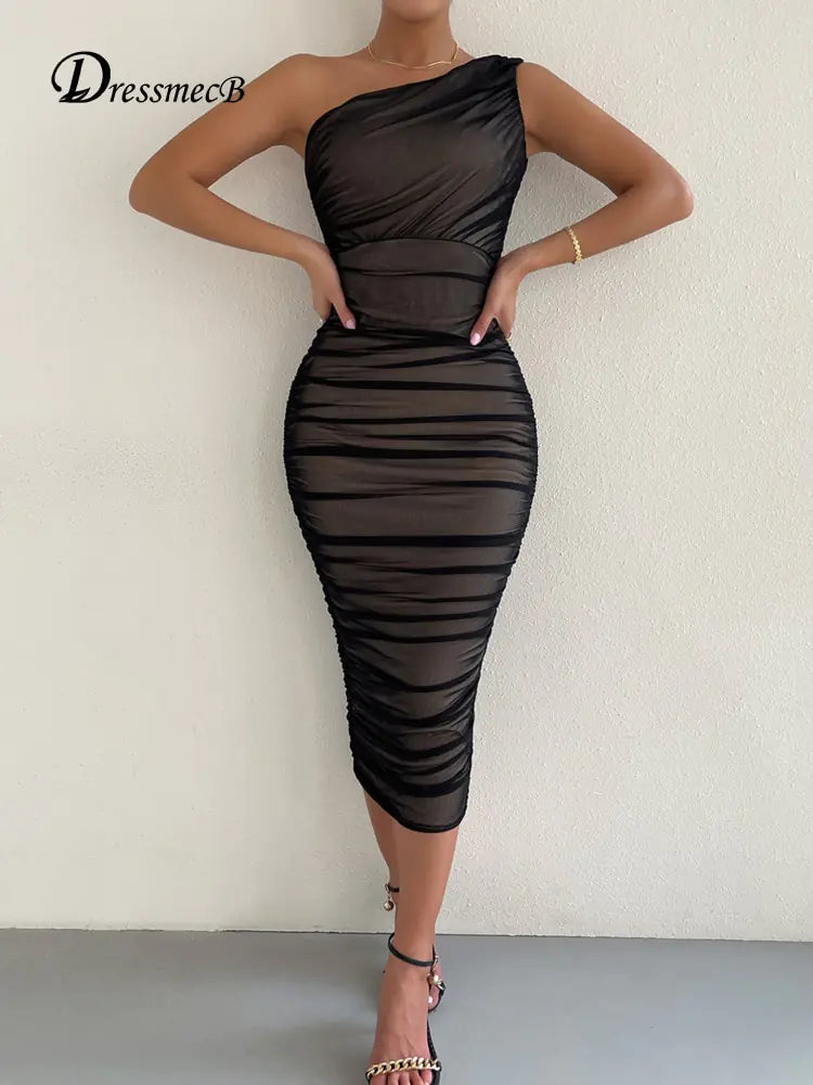 Vestido fruncido de malla con un solo hombro