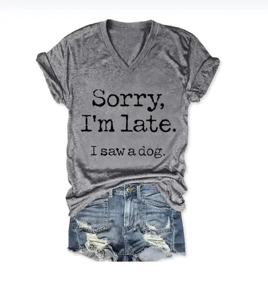 Camiseta de cuello en V para mujer con la frase "Lo siento, llego tarde"