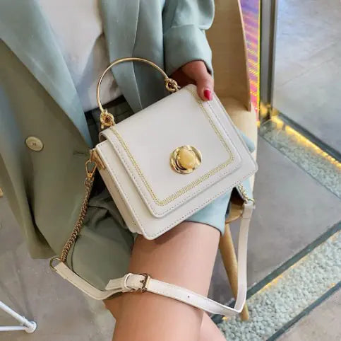 Bolso bandolera de estilo fashionista