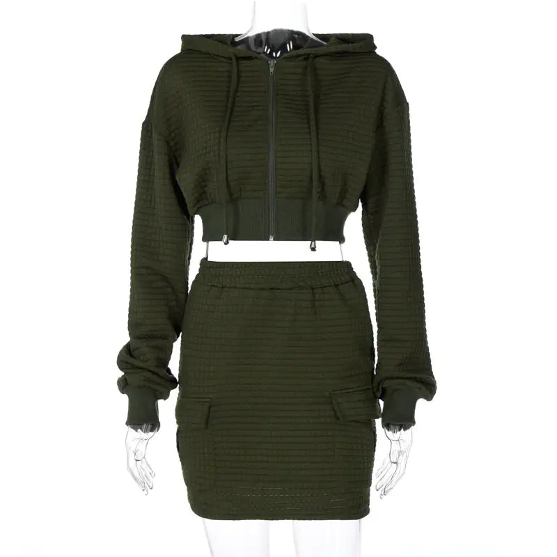 Conseguir el conjunto de falda con capucha y textura THIQUE