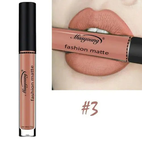 Lápiz labial mate de marca Makeup