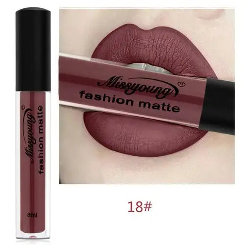 Lápiz labial mate de marca Makeup