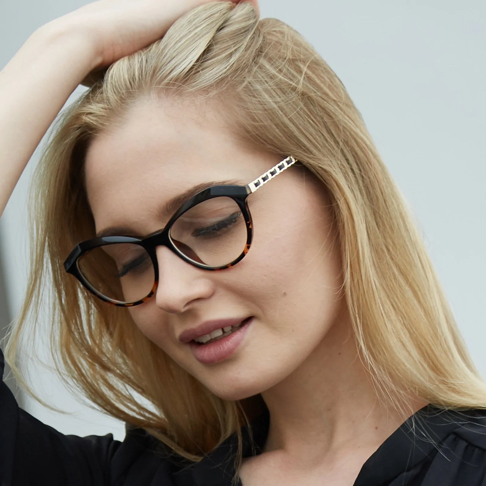 Gafas cuadradas de color caqui con forma de ojo de gato