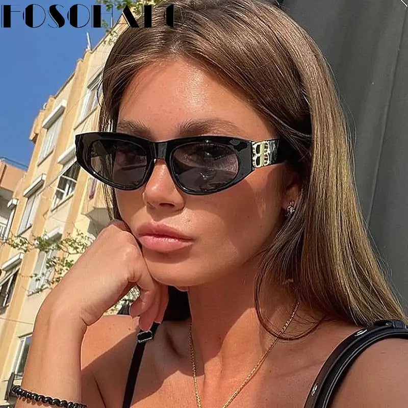 Gafas retro con lentes de color negro