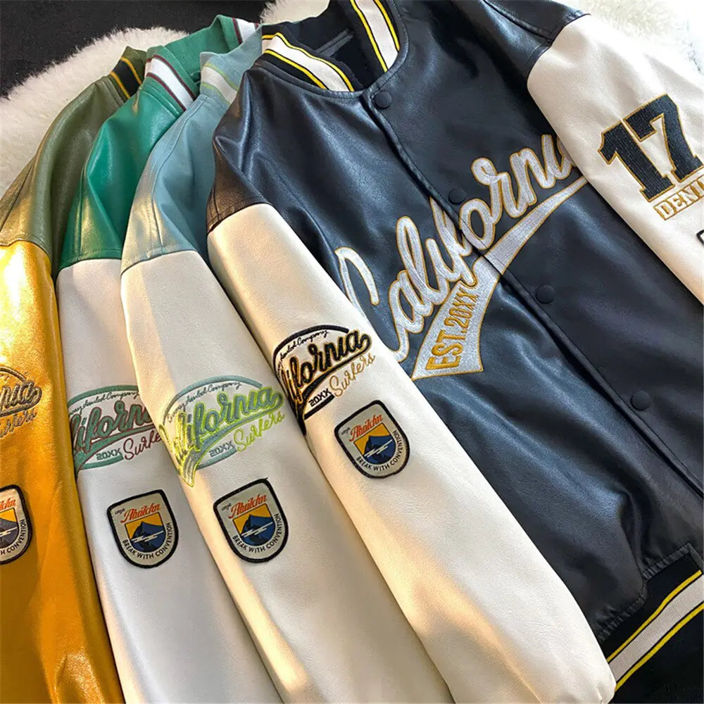 Chaquetas de inspiración vintage con bordados de letras clásicas