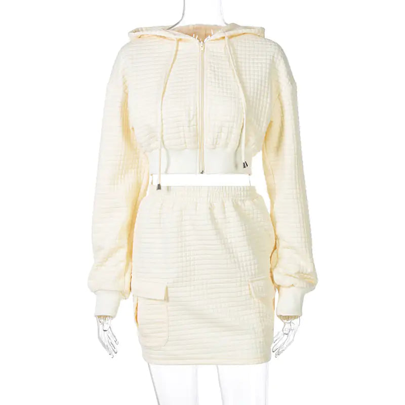 Conseguir el conjunto de falda con capucha y textura THIQUE