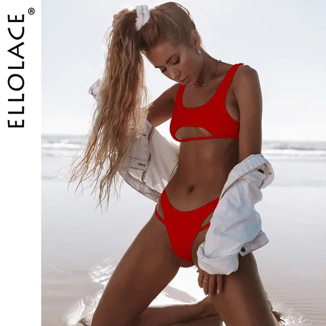 Traje de baño micro con escote alto y aberturas
