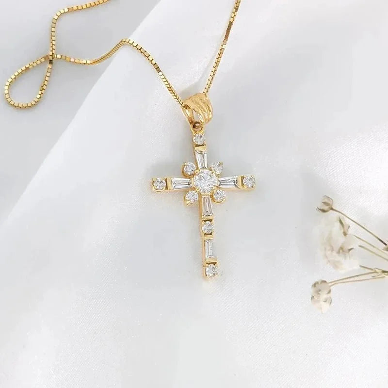 Collar con cruz de circonita de 16" (oro)