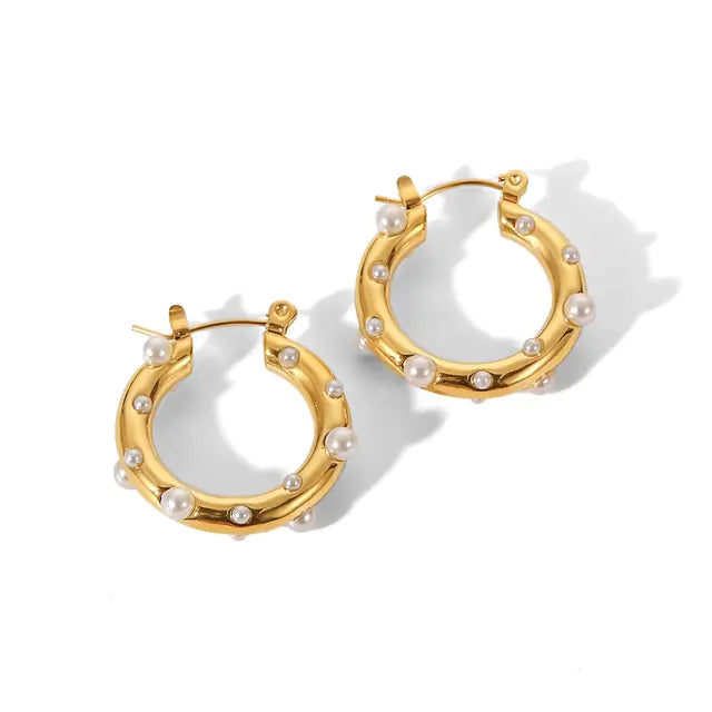 Pendientes de aro con forma de martillo y circonitas en forma de CC de Uworld