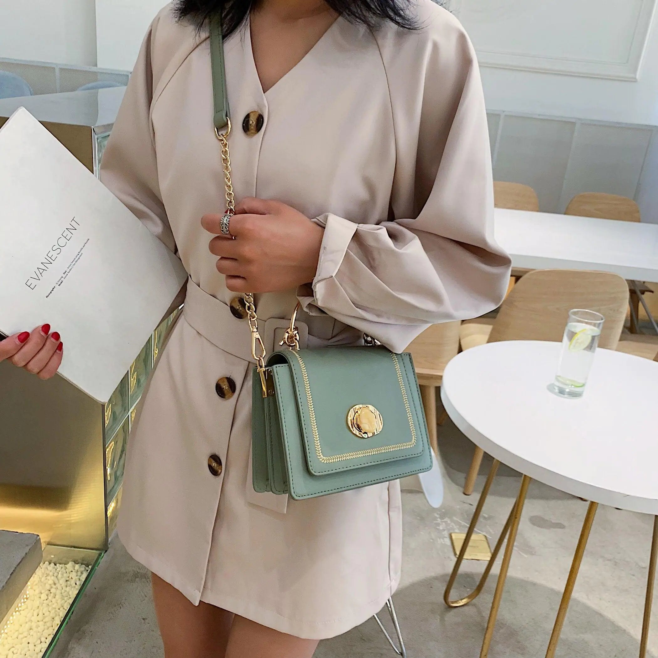 Bolso bandolera de estilo fashionista