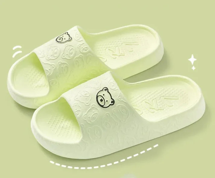 Lindas pantuflas de oso para mujer