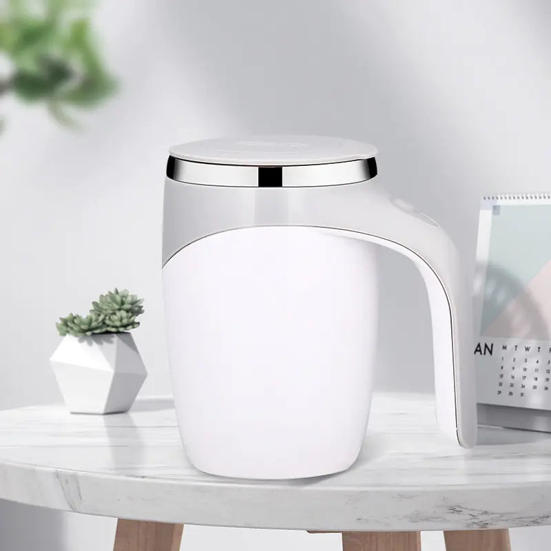 Taza de café automática recargable con agitador