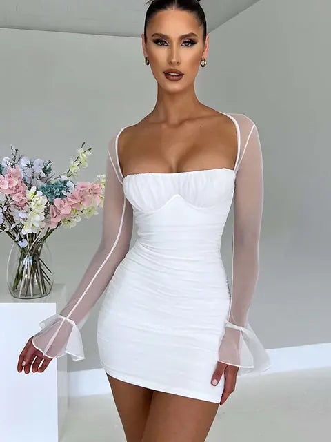 Elegante minivestido sexy sin espalda
