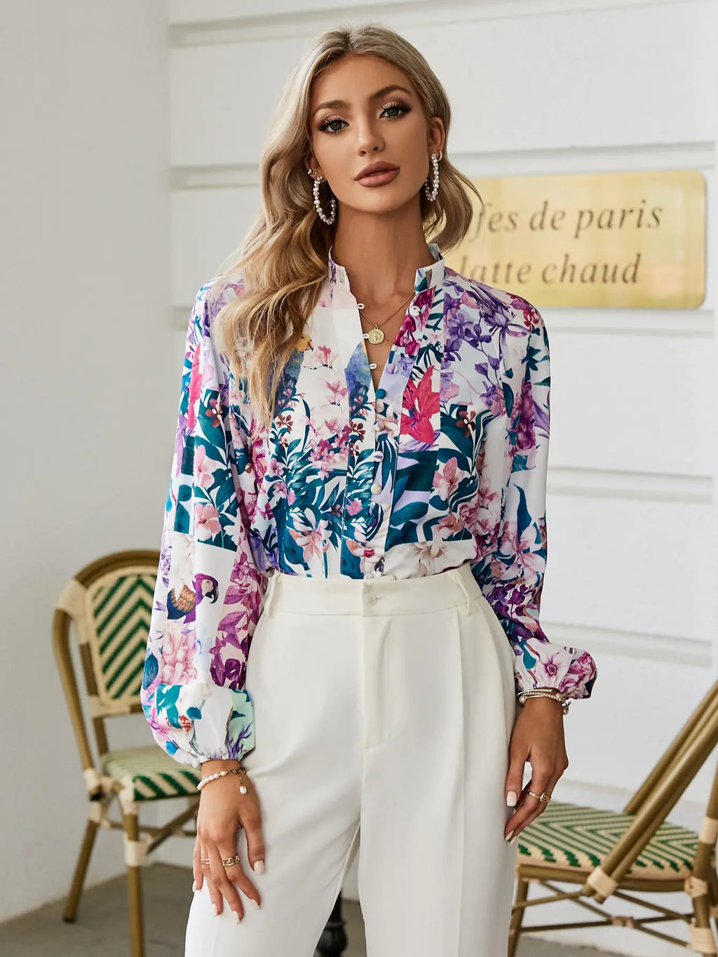Camisa elegante con mangas abullonadas para mujer