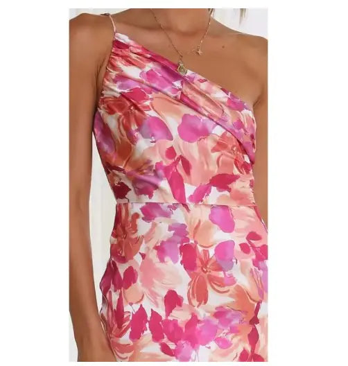 Elegante vestido midi de un solo hombro con estampado floral