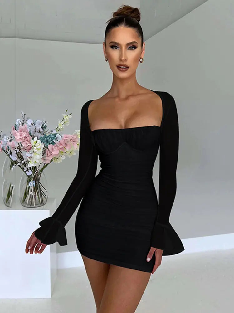 Elegante minivestido sexy sin espalda