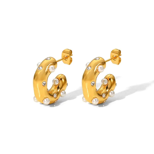 Pendientes de aro con forma de martillo y circonitas en forma de CC de Uworld
