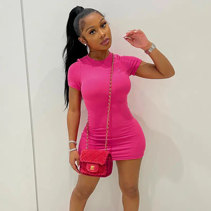 Vestido mini ajustado con bordado de corazones