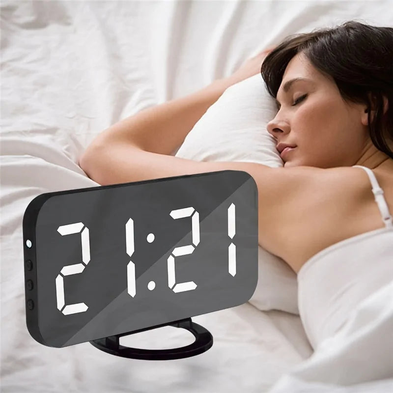 Reloj despertador digital con pantalla LED y 2 puertos de salida USB