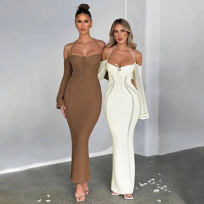 Vestido de punto con cuello halter y hombros descubiertos