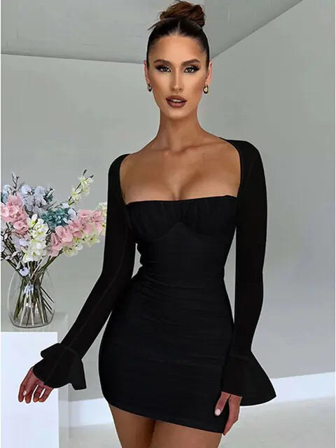 Elegante minivestido sexy sin espalda