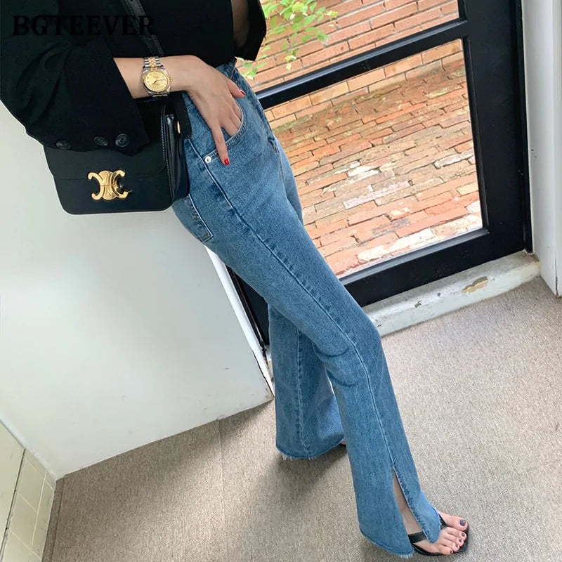 Pantalones vaqueros acampanados con doble botón para mujer