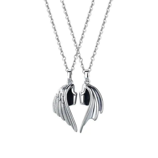 Collar de amantes con par de alas
