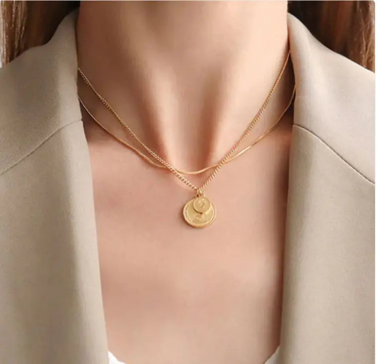 Collar multicapa estilo OT con retrato de reina de tarjeta redonda doble vintage