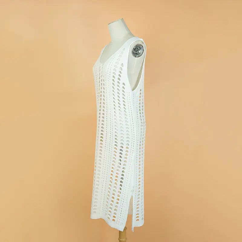 Vestido playero elegante de crochet con escote en V