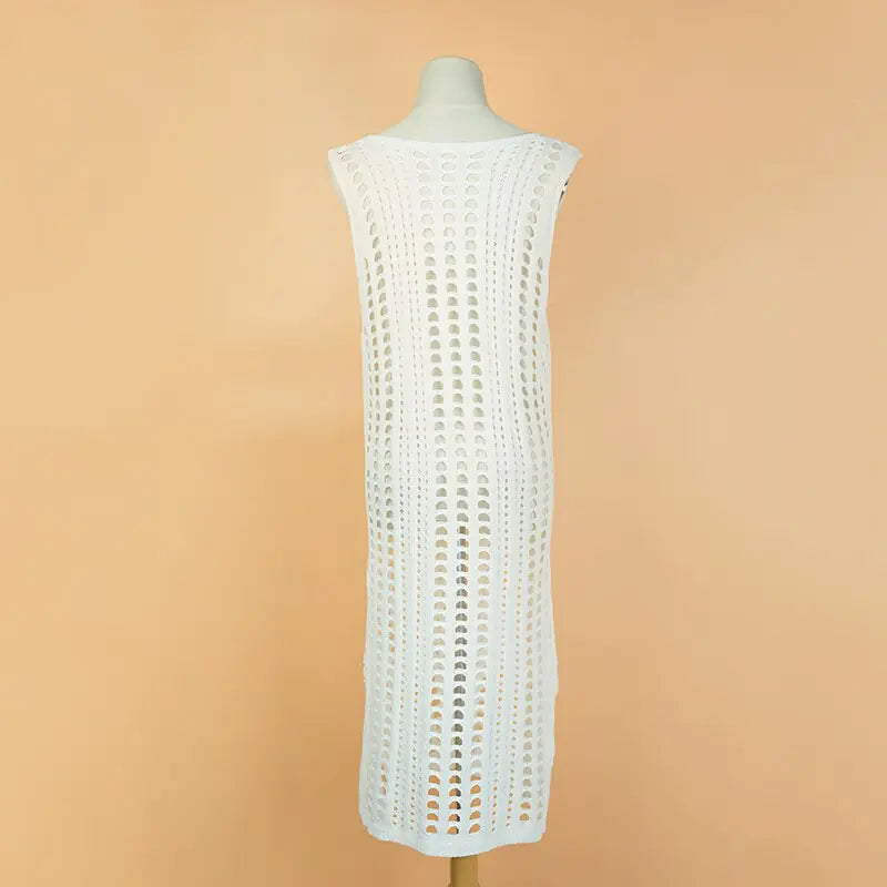 Vestido playero elegante de crochet con escote en V