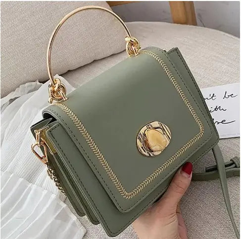 Bolso bandolera de estilo fashionista