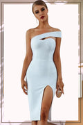 Delicado vestido ajustado con abertura alta y hombros descubiertos de Diva