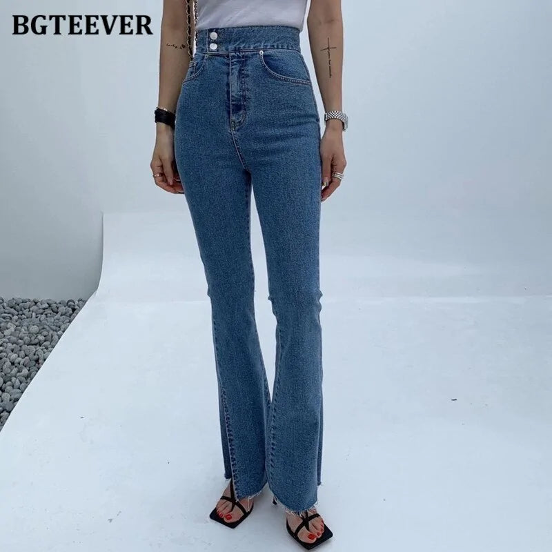 Pantalones vaqueros acampanados con doble botón para mujer