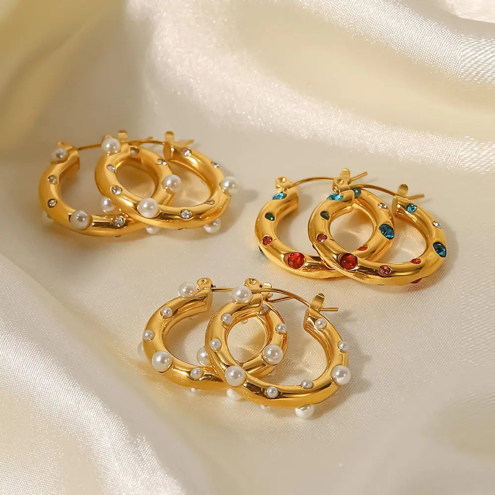 Pendientes de aro con forma de martillo y circonitas en forma de CC de Uworld